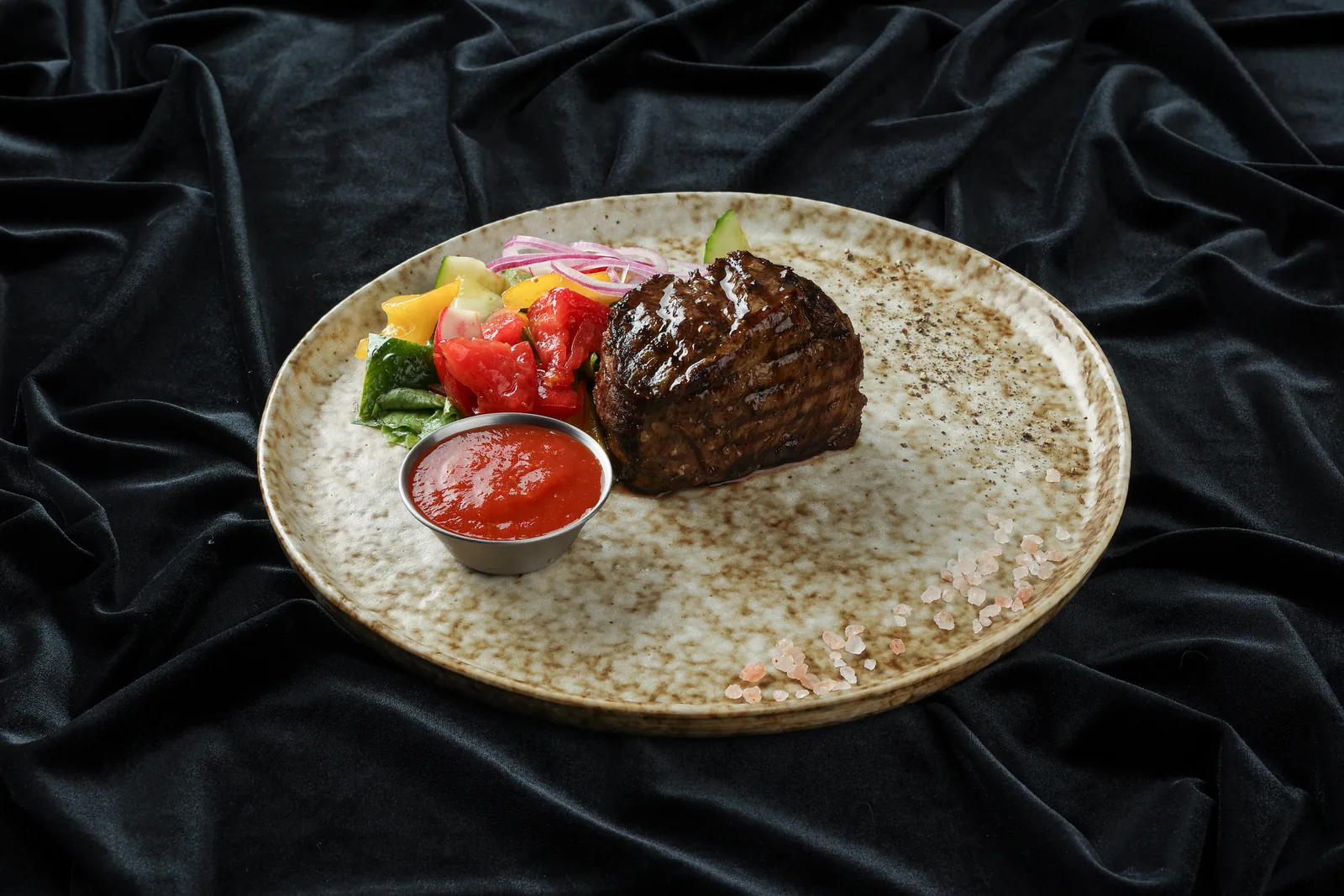 Филе миньон с овощами из меню доставки Boutique Gourmet