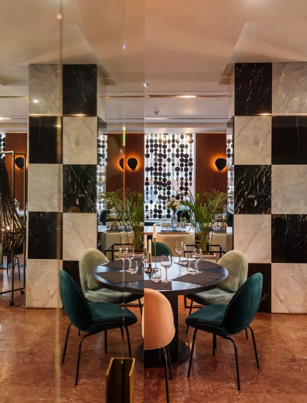 Интерьер ресторана Virid Yard в Казани